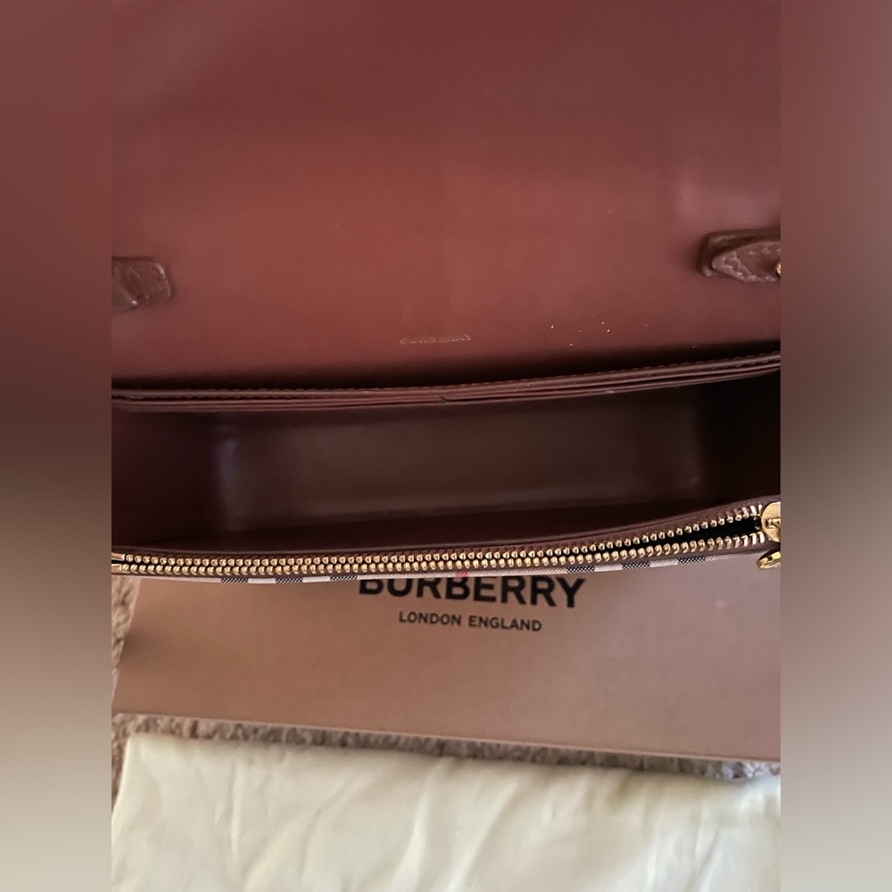 Burberry New Hampshire Crossbody - Picture 9 of 16